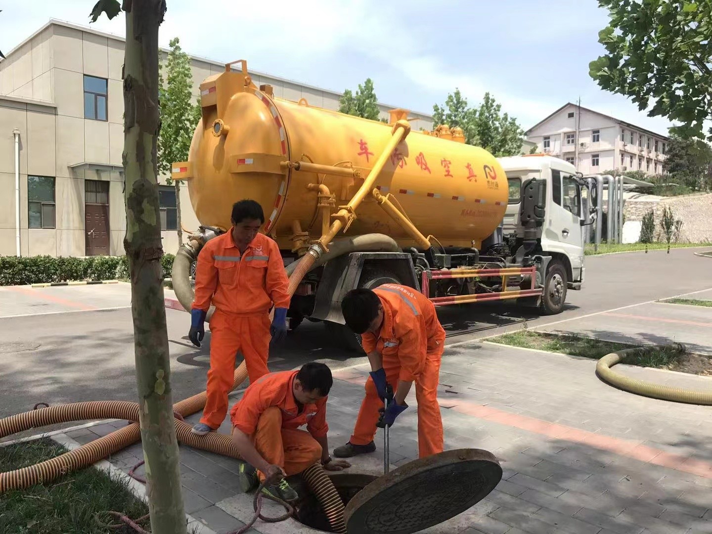 翁牛特化粪池清理与5-8吨吸粪车施工效率分析